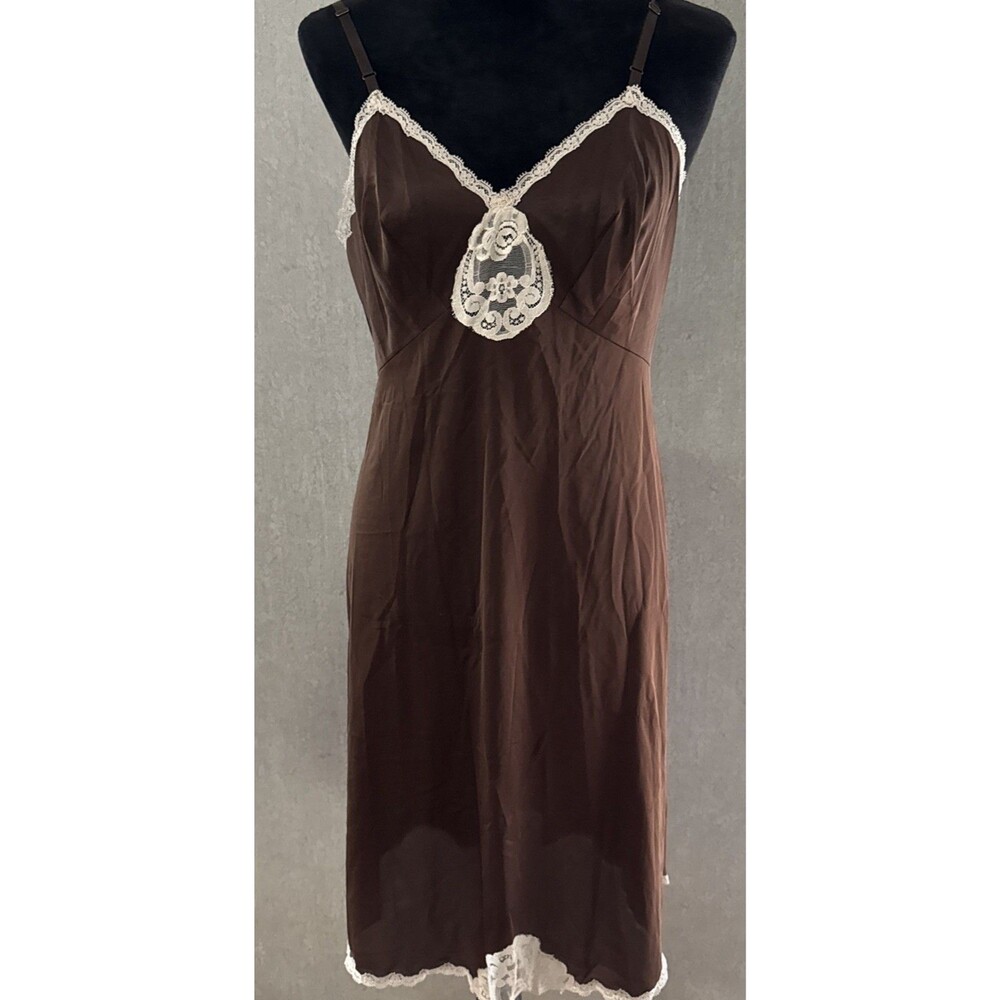 Vintage Vanity Fair Full Slip 36 Brown Nylon Ivory Lace Applique Lingerie - Picture 6 of 6